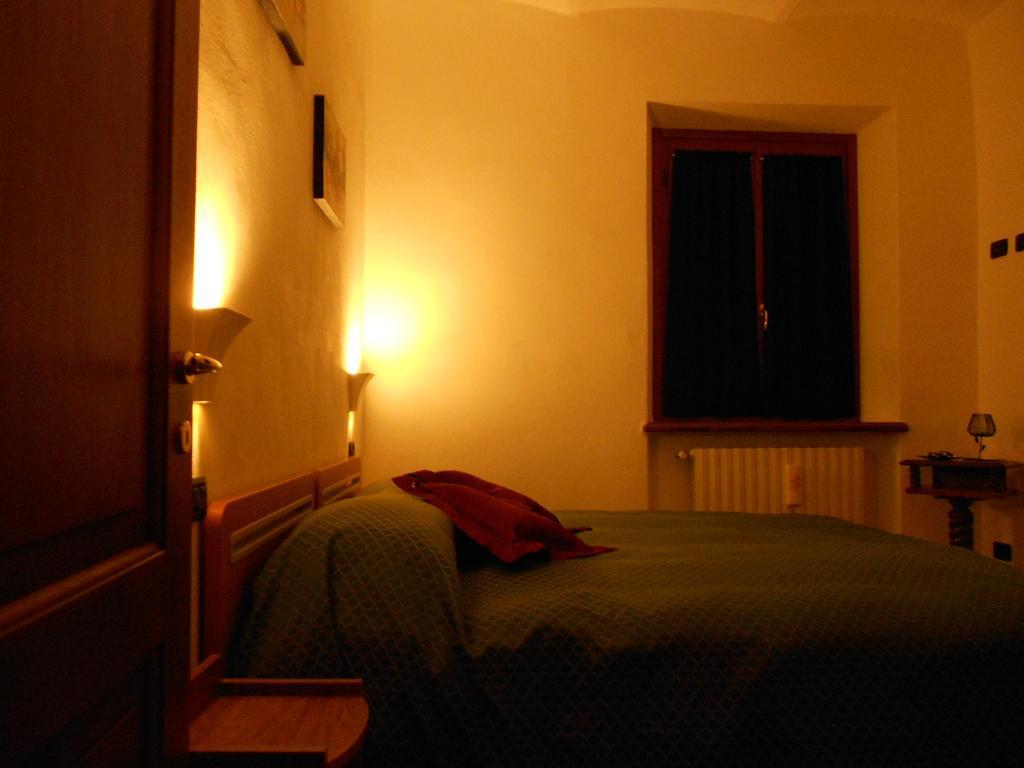 Il Grappolo In Langa Villa Monastero Bormida Стая снимка